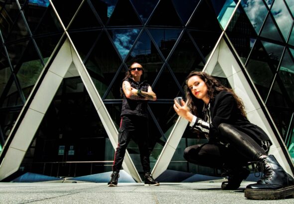 To będzie jedna z najważniejszych prog metalowych premier tego roku! ATAN powraca z nowym, podwójnym albumem „Metamorphic”, który ukaże się już 28 marca, a już od dziś płytę zamawiać można w tym miejscu! Po teledysku do „Glimmering” oraz singlu „First Fig” zespół publikuje kolejną kompozycję, która promuje nowe wydawnictwo - „Godot”, video do tego utworu można zobaczyć tutaj. Grupa ujawniła także gości specjalnych, którzy wzięli udział w nagraniu płyty, są to tacy znakomici artyści jak Derek Sherinian (m.in. Dream Theater, Alice Cooper) oraz perkusista Skunk Anansie, Mark Richardson.