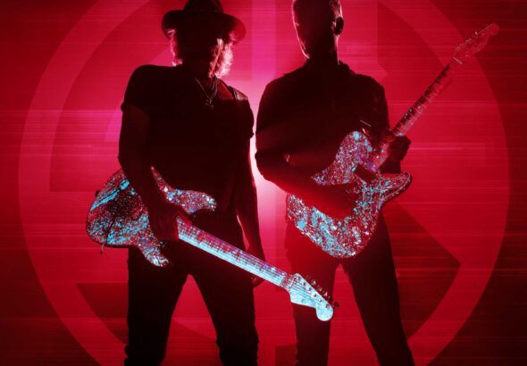 Adrian Smith i Richie Kotzen po wydaniu drugiego albumu “Black Light / White Noise”, który spotkał się z entuzjastycznym przyjęciem mediów i krytyków oraz był na 1. miejscu listy Official Rock & Metal w Wielkiej Brytanii, ogłaszają trasę koncertową w UK i Europie, która odbędzie się w lutym i marcu 2026 roku.