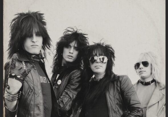 Legenda rocka - zespół Mötley Crüe wydaje dziś swoją najnowszą kolekcję hitów “From The Beginning” dzięki wytwórni BMG. Jest to kompilacja przedstawiająca historię zespołu od początków na Sunset Strip w Los Angeles aż do ich obecnego statusu światowych tytanów rocka