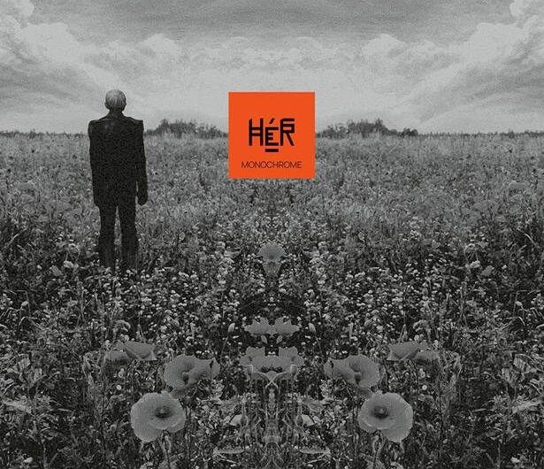 Międzynarodowa wytwórnia Season of Mist podpisała kontrakt z HÉR, polskim zespołem, którego muzyka łączy słowiańską melodykę ze skandynawskim klimatem. Pochodzący z Gdańska HÉR to poszukiwacze, wplatający surowe wokalne inkantacje, instrumenty smyczkowe i transowe brzmienia perkusji w rytualne pejzaże dźwiękowe inspirowane poezją staronordycką i ludzką wspólnotą.