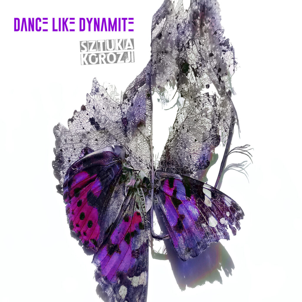 „Poznaj historię zespołu, nowe brzmienia i premierę albumu ‘Sztuka korozji’ już w listopadzie 2025” Dance Like Dynamite to trzeci projekt muzyczny powstały w Sopocie w 2015 roku jako supergrupa muzyków z różnych zespołów Trójmiasta, w tym Vulgar, Blenders czy Made In Poland.