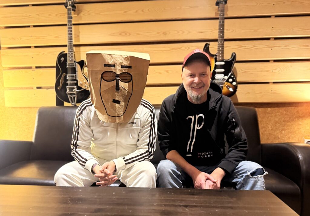 Dildo Baggins prezentuje nowy singiel „Masło” z gościnnym udziałem Grabaża. Jednocześnie ogłasza premierę trzeciej płyty pt. „Pijak i złodziej”.