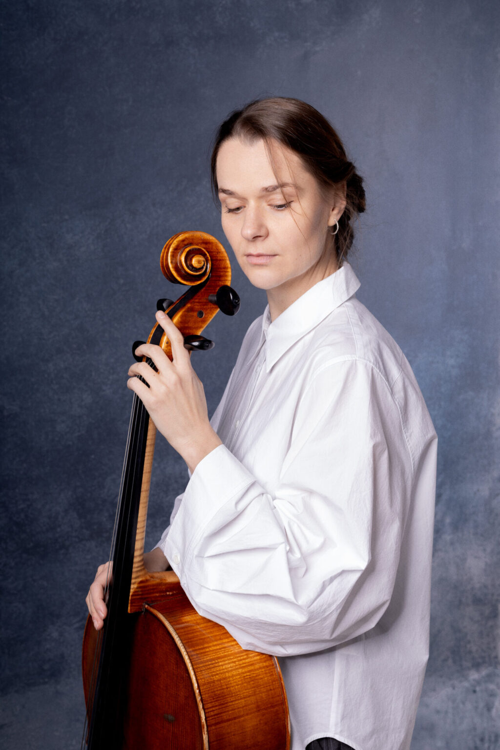 State of Matter to głęboko kontemplacyjne, a zarazem bogate brzmieniowo wydawnictwo, które stanowi znaczącą ewolucję artystycznego języka Dobrawy Czocher. Album ukazuje widoczną transformację artystki, jednocześnie podkreślając jej charakterystyczną wrażliwość.