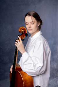 State of Matter to głęboko kontemplacyjne, a zarazem bogate brzmieniowo wydawnictwo, które stanowi znaczącą ewolucję artystycznego języka Dobrawy Czocher. Album ukazuje widoczną transformację artystki, jednocześnie podkreślając jej charakterystyczną wrażliwość.