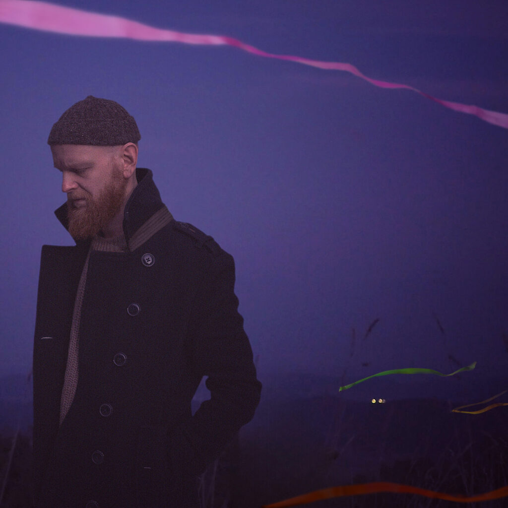 Wiosenna trasa ma w większości należeć do Harry'ego! Można więc spodziewać się wielu kompozycji z wcześniejszych, anglojęzycznych albumów, zwłaszcza tych mniej ugłaskanych i z rockowym rodowodem. Z całą pewnością nie zabraknie jednak utworów z wydanej niedawno płyty "Na nieba czarnej tarczy" czy wcześniejszego wydawnictwa - "Koniec z panem".